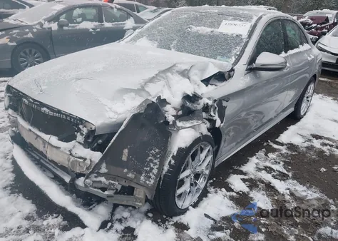 2016 Mercedes-Benz C 300 Sport 4Matic z USA, uszkodzony, nr VIN 55SWF4KBXGU111714